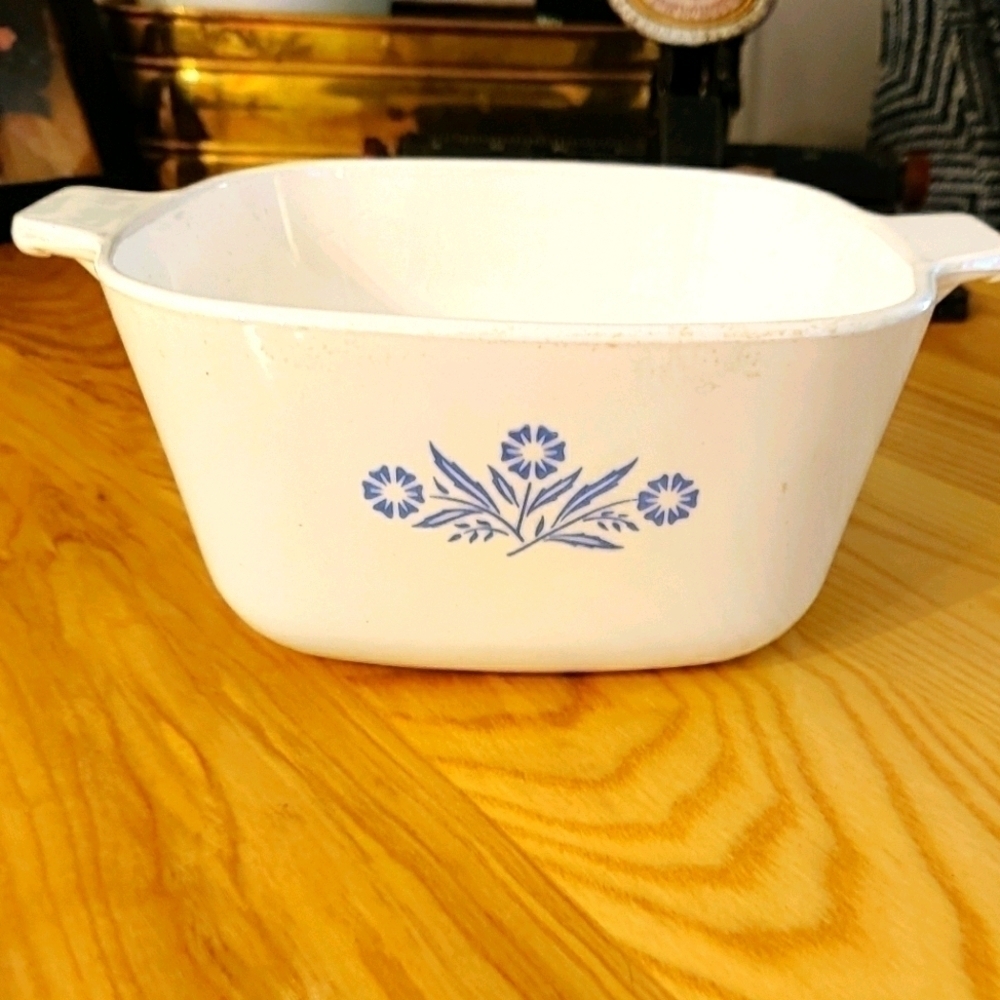 Corning Ware 1 3/4 qt Cornflower casserole dish